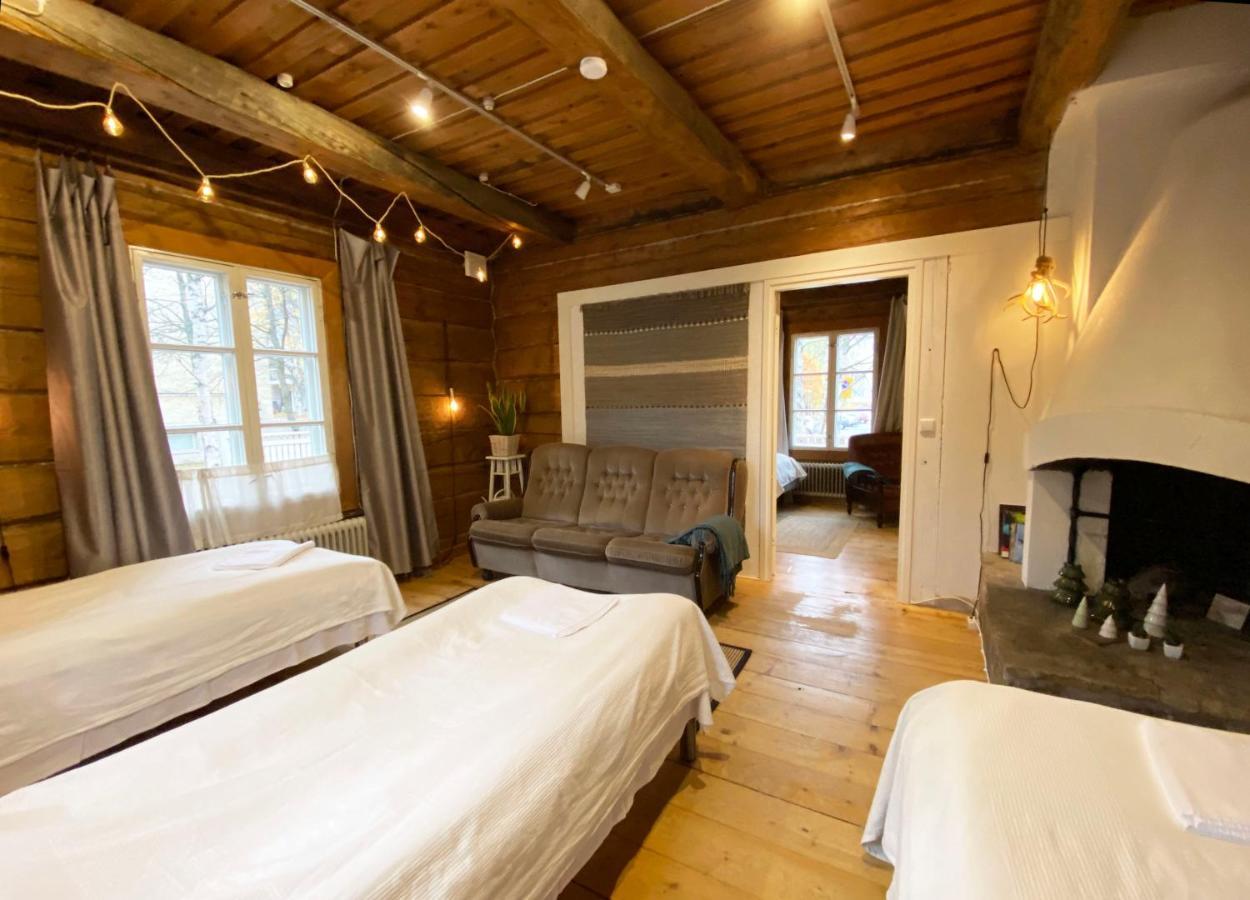 Lauri Historical Log House Manor Hotel Rovaniemi Exterior photo