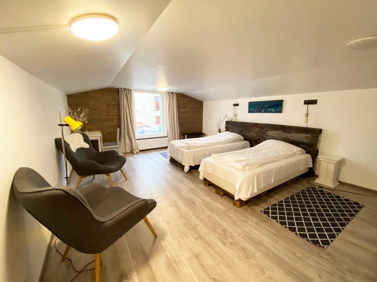 Lauri Historical Log House Manor Hotel Rovaniemi Exterior photo