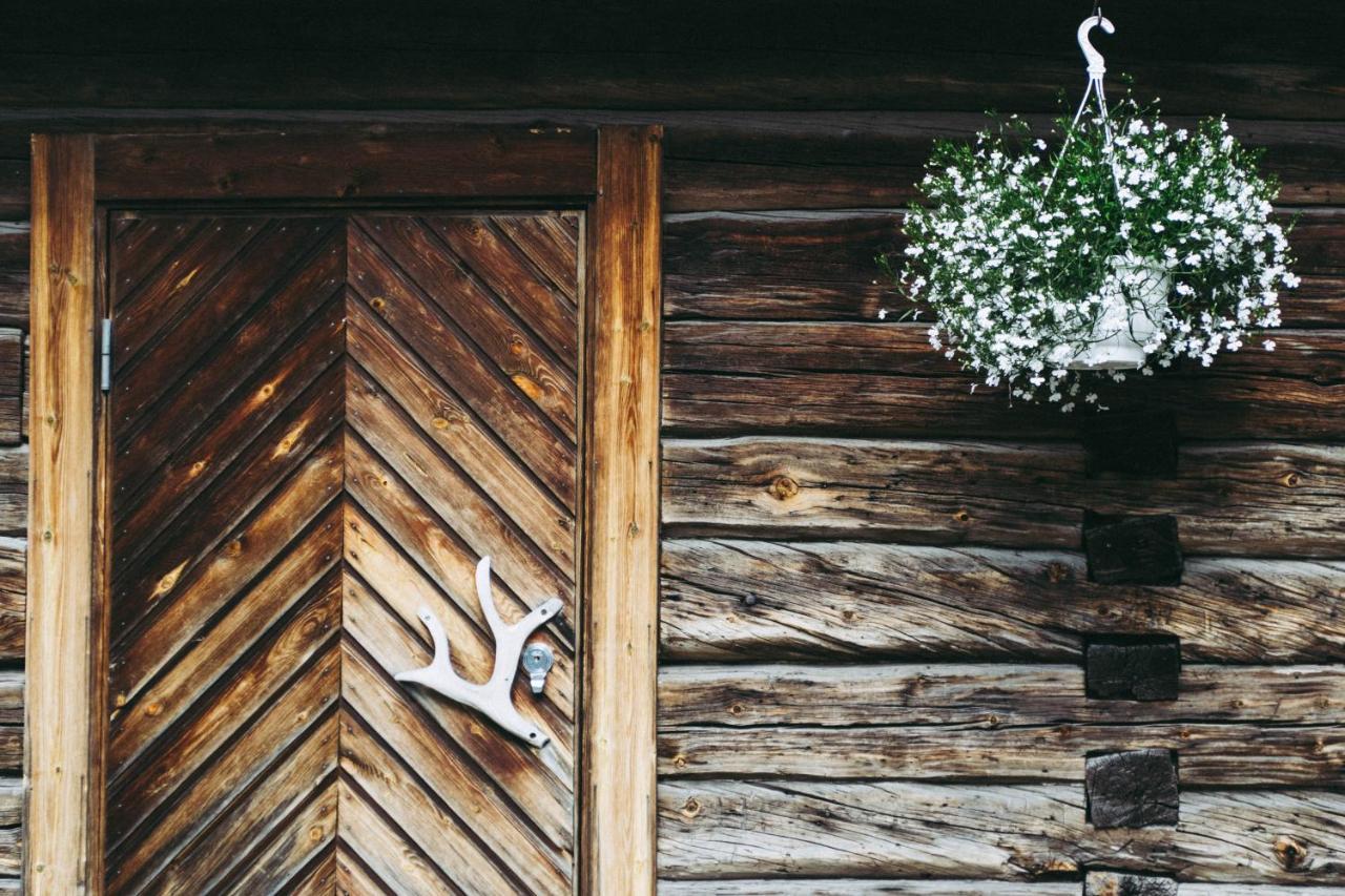 Lauri Historical Log House Manor Hotel Rovaniemi Exterior photo