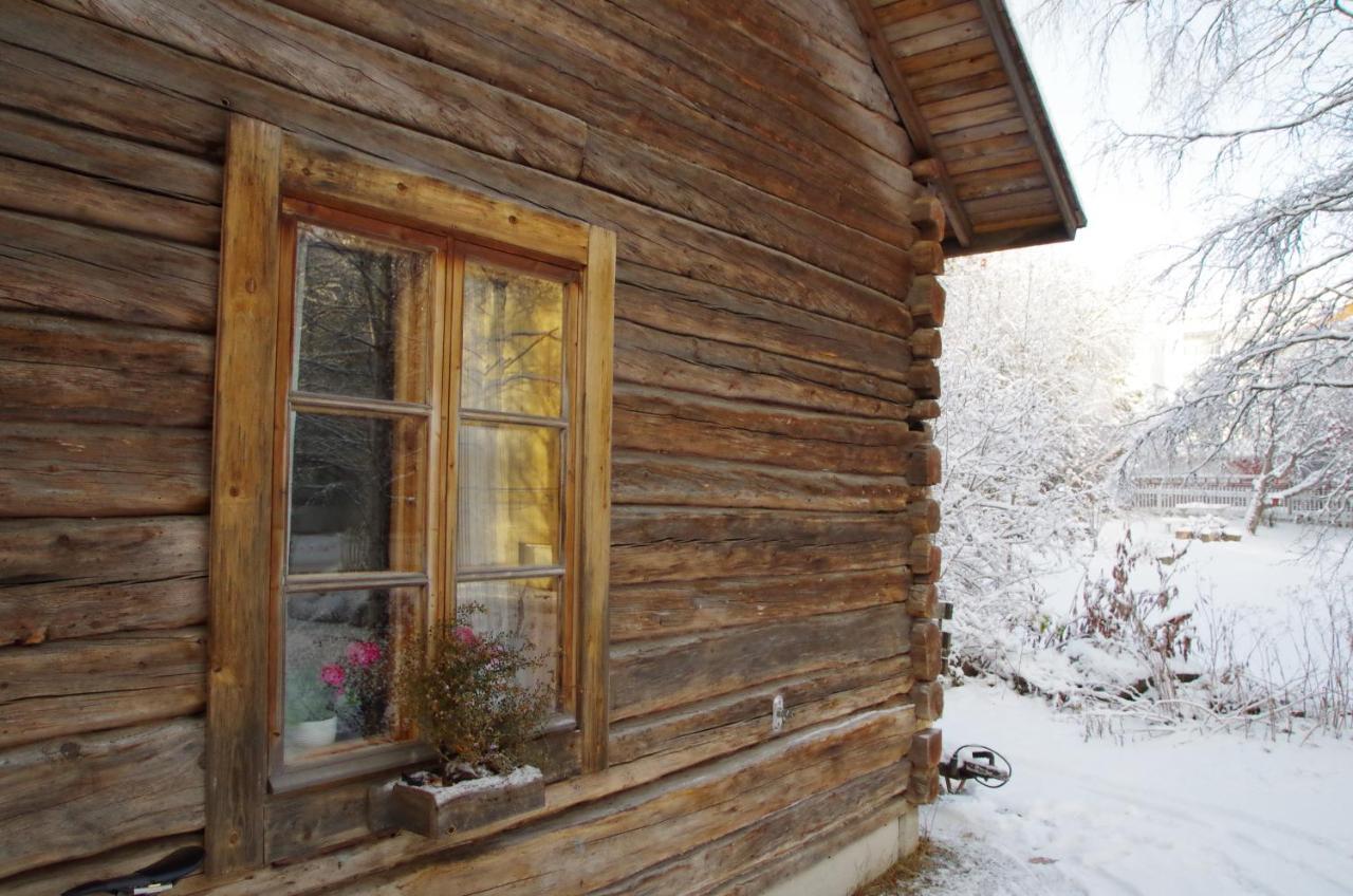 Lauri Historical Log House Manor Hotel Rovaniemi Exterior photo