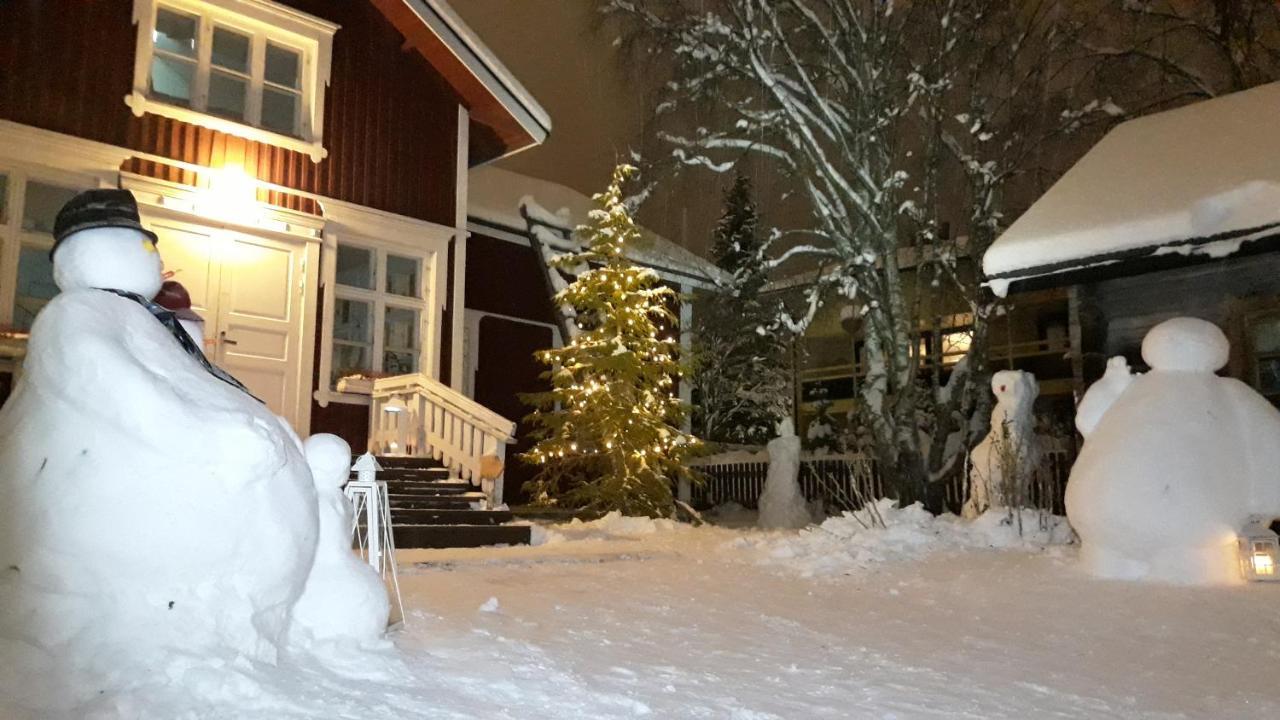 Lauri Historical Log House Manor Hotel Rovaniemi Exterior photo