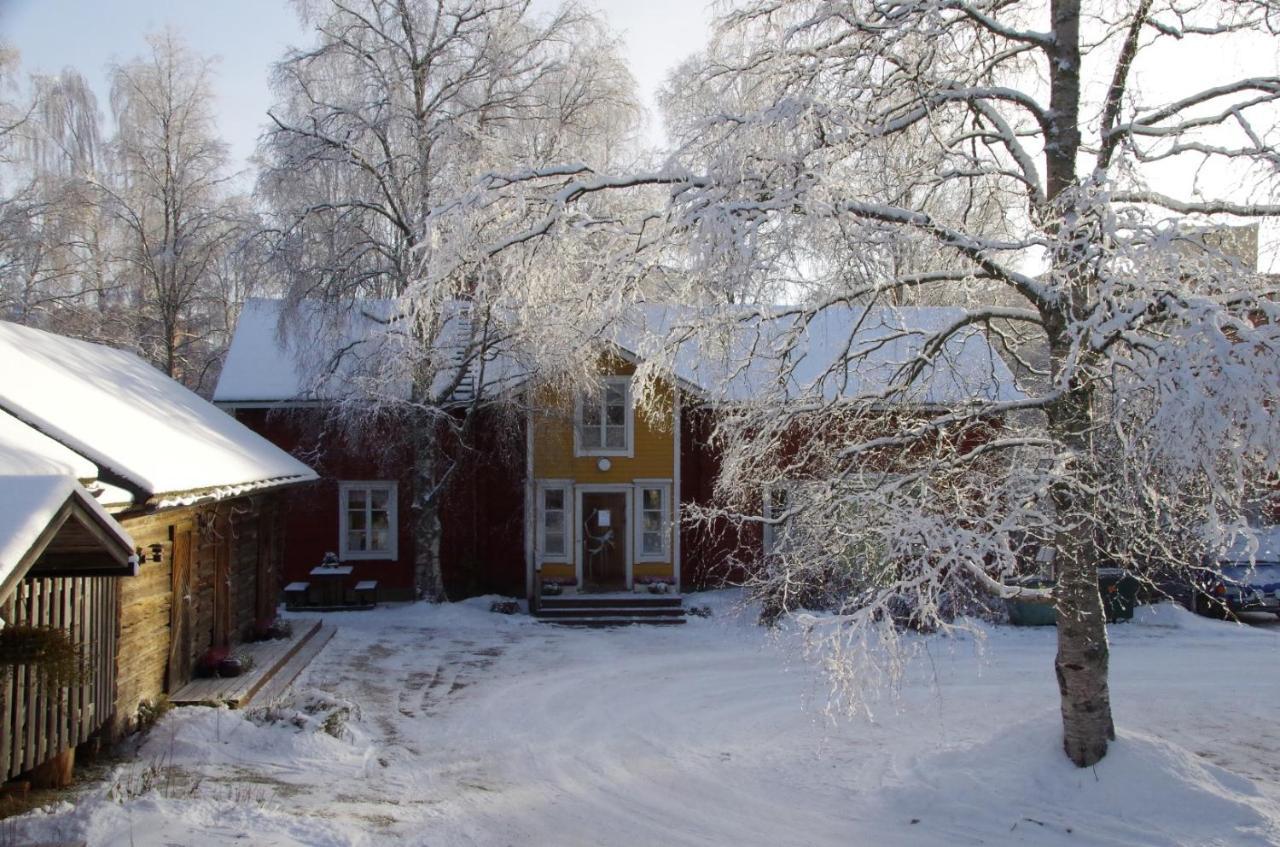Lauri Historical Log House Manor Hotel Rovaniemi Exterior photo