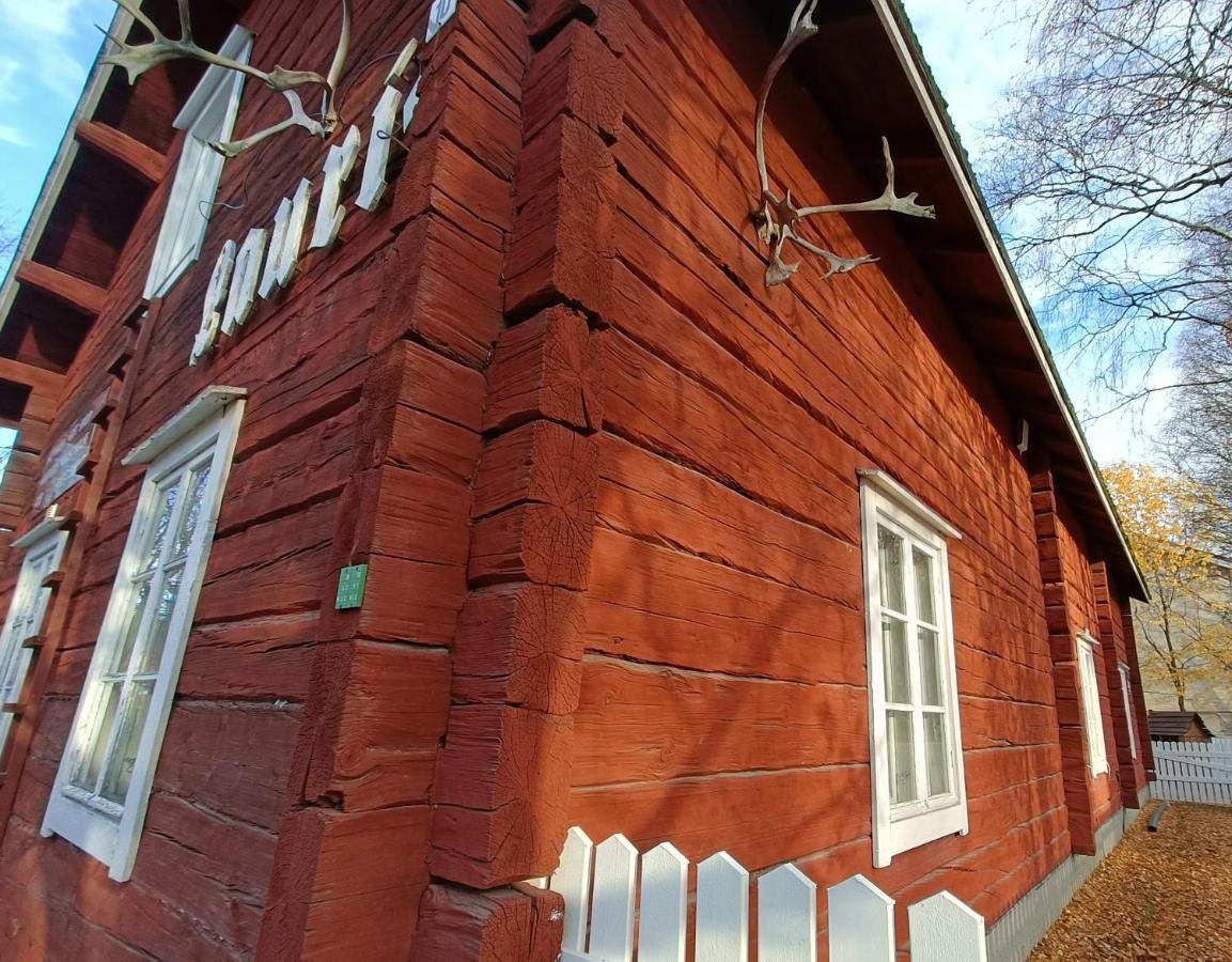Lauri Historical Log House Manor Hotel Rovaniemi Exterior photo