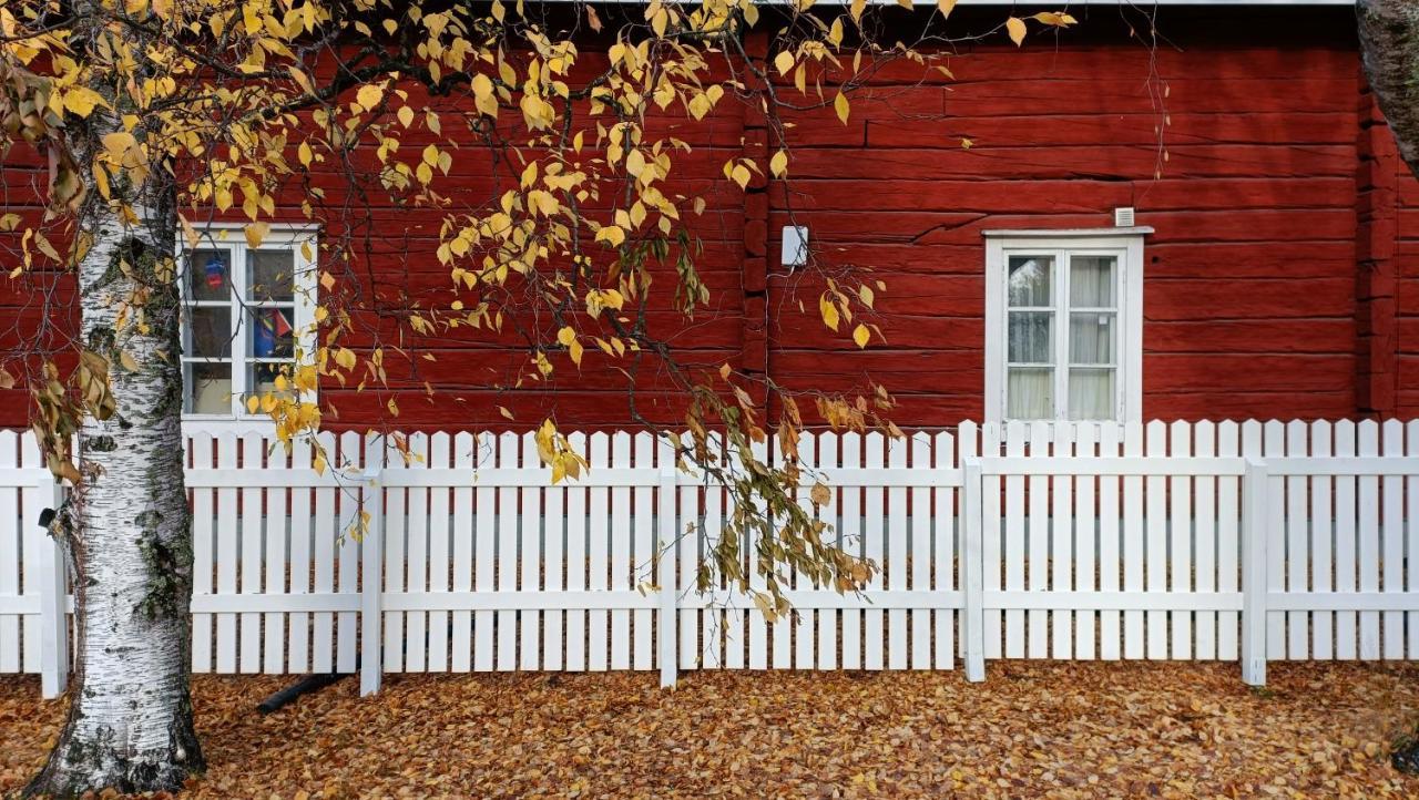 Lauri Historical Log House Manor Hotel Rovaniemi Exterior photo
