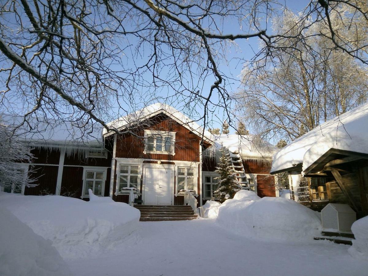 Lauri Historical Log House Manor Hotel Rovaniemi Exterior photo