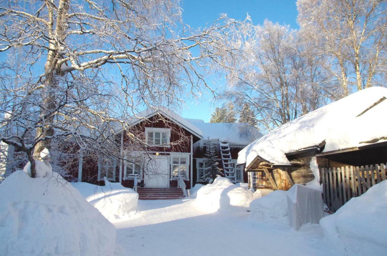 Lauri Historical Log House Manor Hotel Rovaniemi Exterior photo
