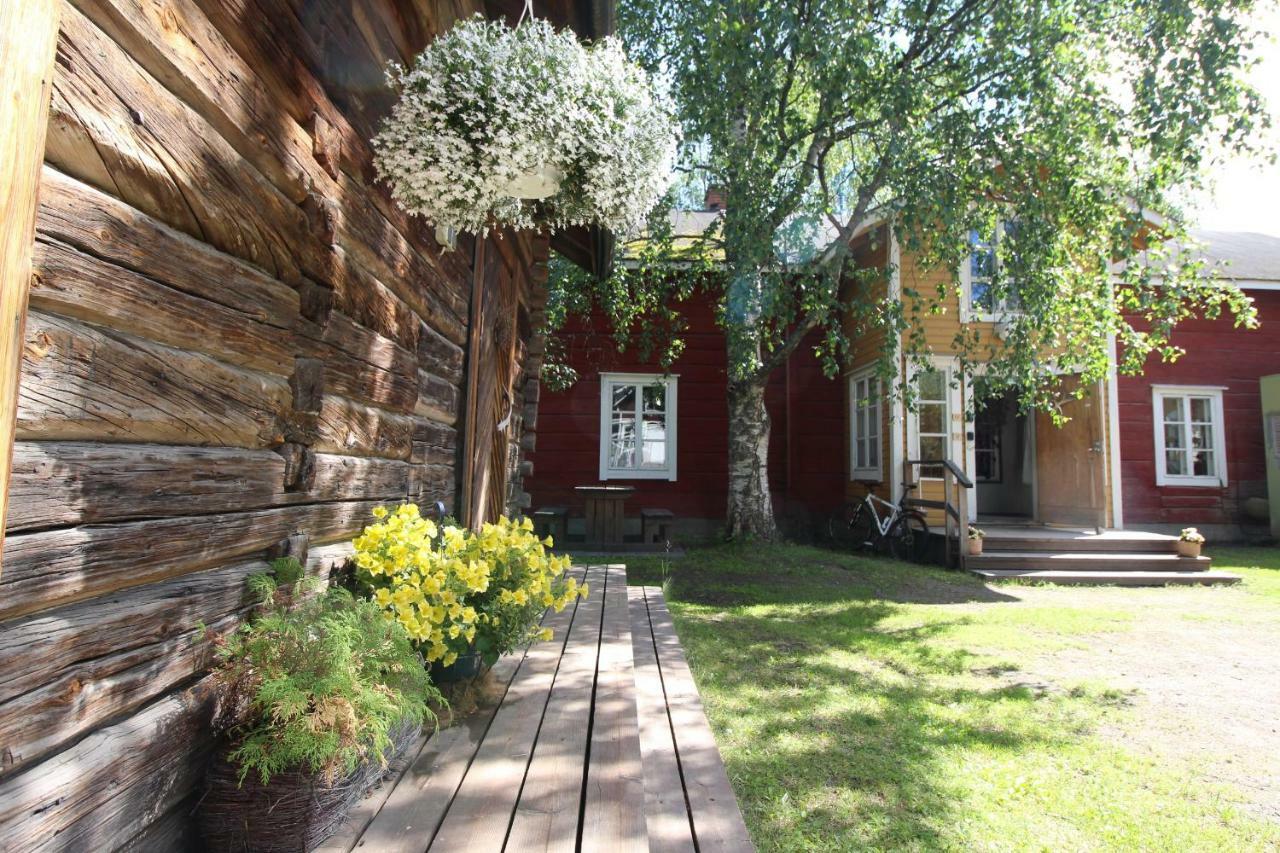 Lauri Historical Log House Manor Hotel Rovaniemi Exterior photo