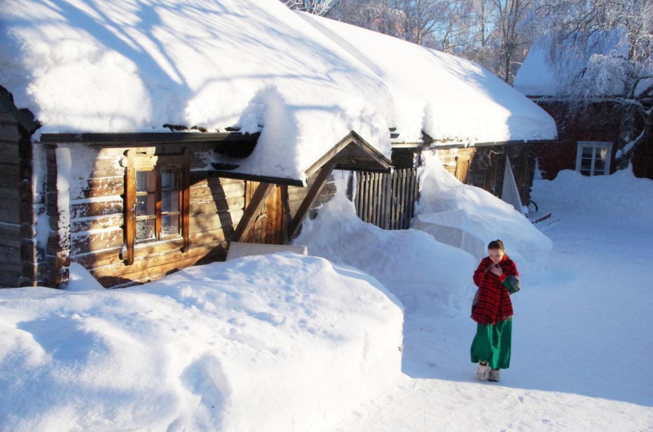 Lauri Historical Log House Manor Hotel Rovaniemi Exterior photo